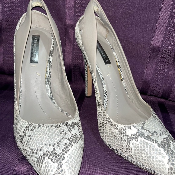 BCBGMaxAzria Shoes - BCBGMaxAzria Gray Snakeskin Heels